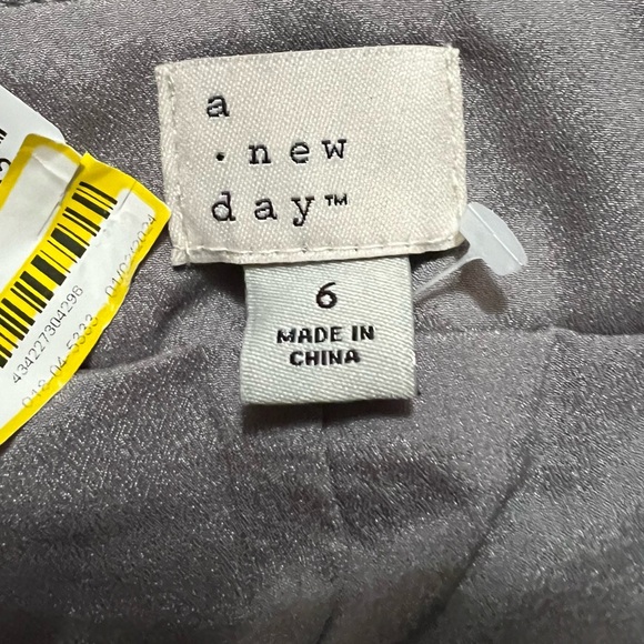 A NEW DAY SEQUIN DRESS PANTS WITH SIDE ZIPPER SIZE 6. NWT - Picture 10 of 11